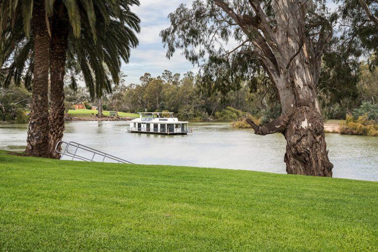 sir-walter-gallery-LP1135_CoolabahTurf_Echuca_Ground_507