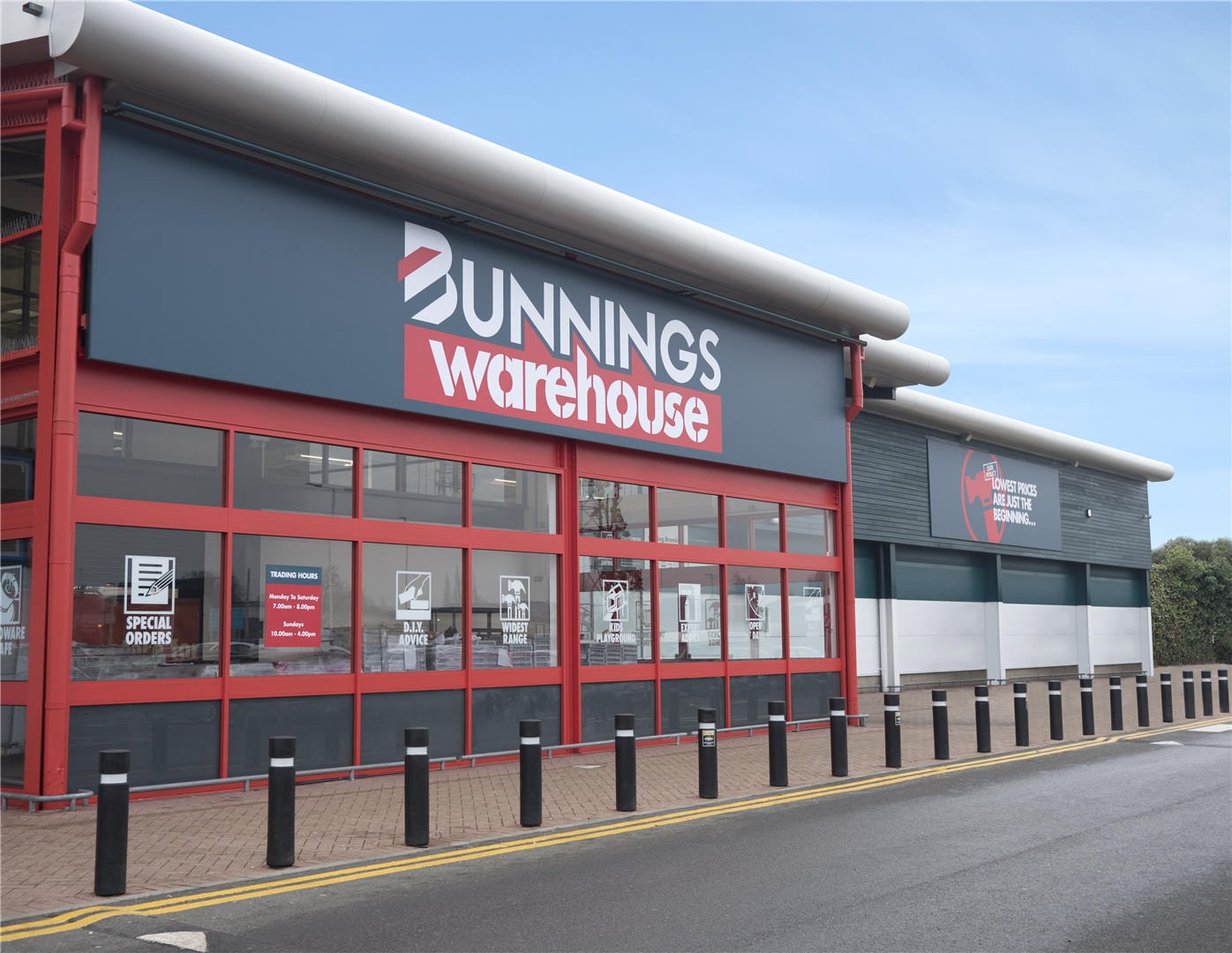 Bunnings shopfront image